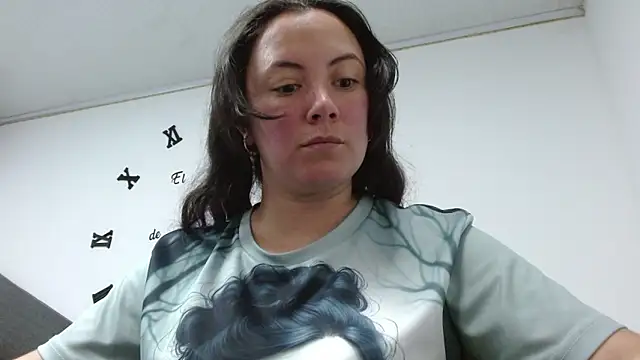 Snapshot of ElaMurray02 chatting on February 9, 3:43 pm ElaMurray02 online show from February 9, 3:43 pm