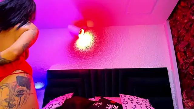 Dahliablack online show from April 2, 12:45 pm