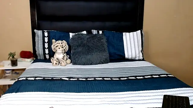 AppleAsss online show from February 23, 8:31 pm