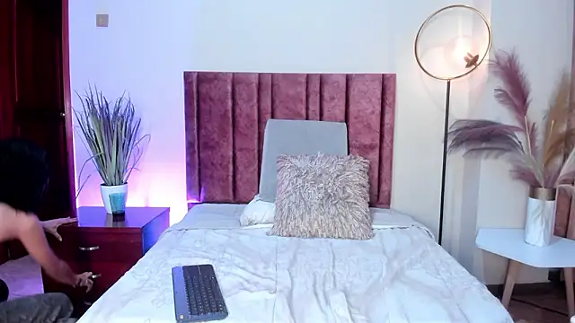 Snapshot of AylaStone chatting on February 19, 6:16 pm AylaStone online show from February 19, 6:16 pm