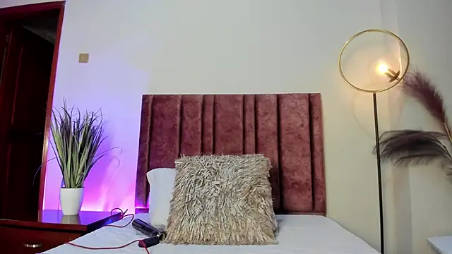 Snapshot of AylaStone chatting on February 11, 6:41 pm AylaStone online show from February 11, 6:41 pm