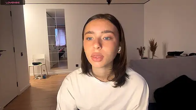 DeltaNorwoode online show from March 2, 6:03 am