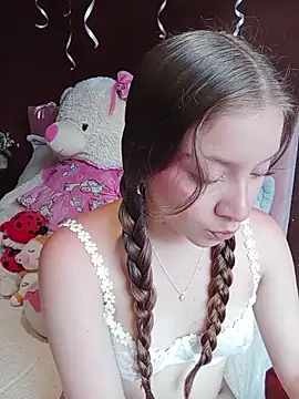 MimiSoftie online show from April 7, 8:21 pm