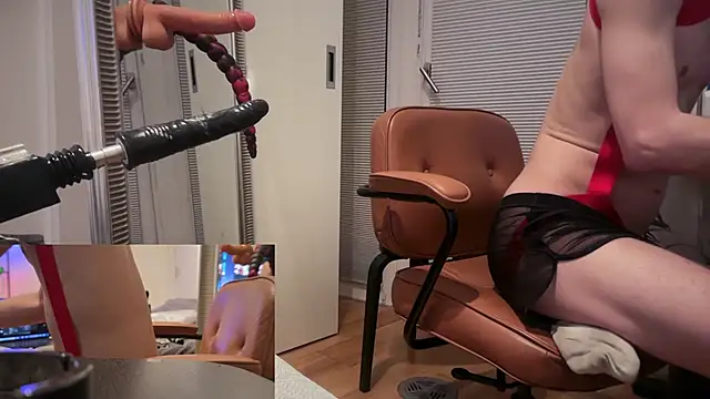 Snapshot of bulge_boy chatting on February 19, 5:37 am bulge boy online show from February 19, 5:37 am