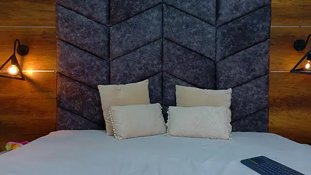 AnnieRouse   online show from February 11, 11:43 am