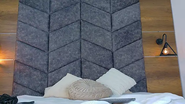 AnnieRouse   online show from March 26, 11:41 am