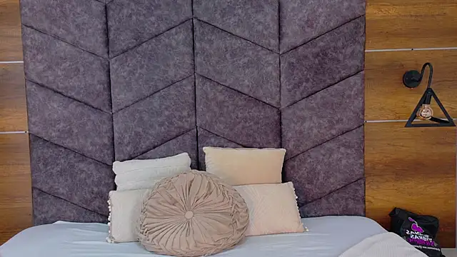 AnnieRouse   online show from April 4, 11:39 am