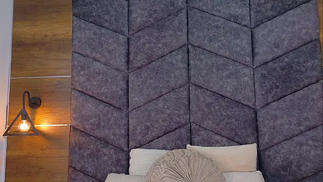 AnnieRouse   online show from April 9, 11:38 am