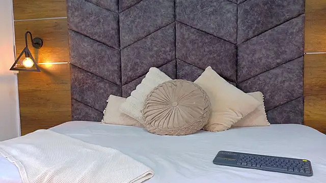 AnnieRouse   online show from March 1, 11:43 am