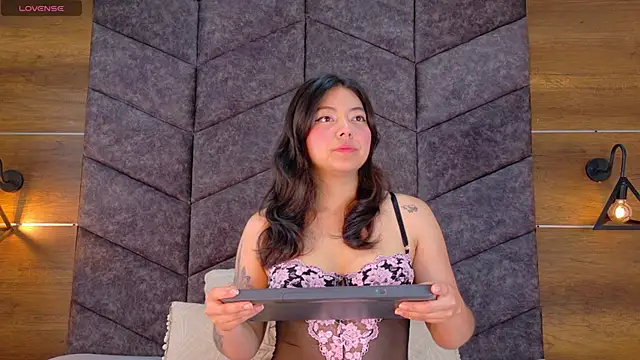 AnnieRouse   online show from April 5, 11:39 am