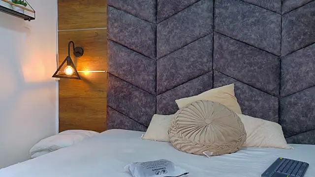 AnnieRouse   online show from February 24, 11:44 am