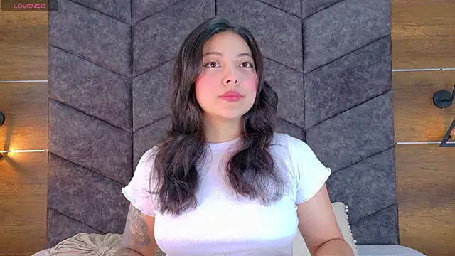 AnnieRouse   online show from April 2, 11:39 am