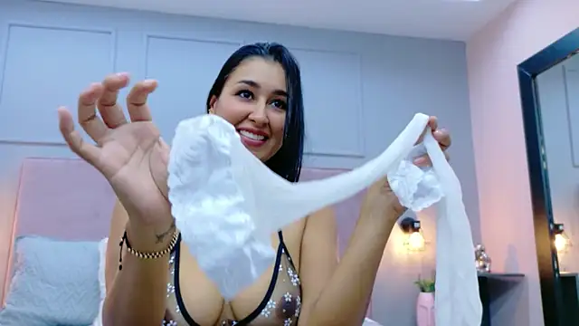 Busty Zay online show from February 5, 6:48 pm