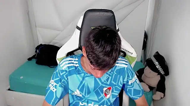 Liarr  online show from February 28, 8:08 pm