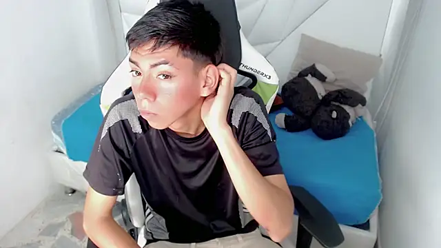 Liarr  online show from February 9, 7:45 pm