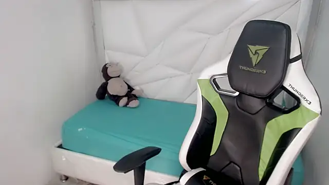 Liarr  online show from February 23, 8:09 pm