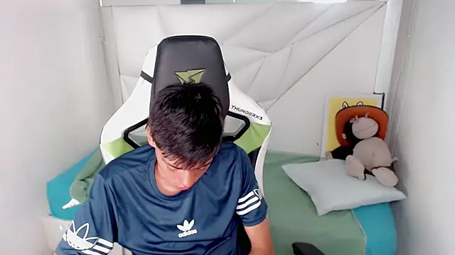 Liarr  online show from February 14, 8:09 pm