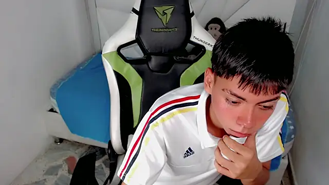 Liarr  online show from February 7, 7:33 pm