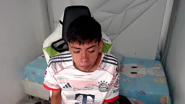 Liarr  online show from February 22, 7:59 pm