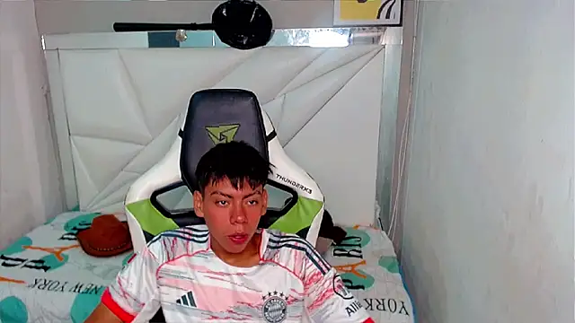 Liarr  online show from March 12, 8:02 pm