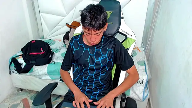 Liarr  online show from March 14, 8:04 pm