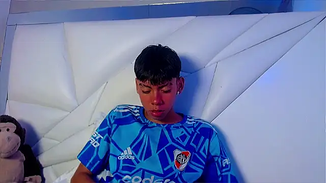 Liarr  online show from April 13, 8:46 pm