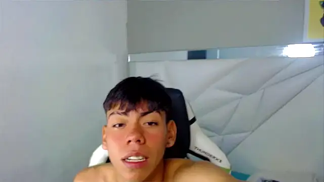 Liarr  online show from April 16, 9:39 pm