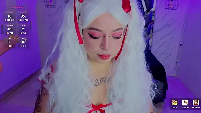 Snapshot of _Vermell_ chatting on March 3, 7:43 pm Vermell online show from March 3, 7:43 pm