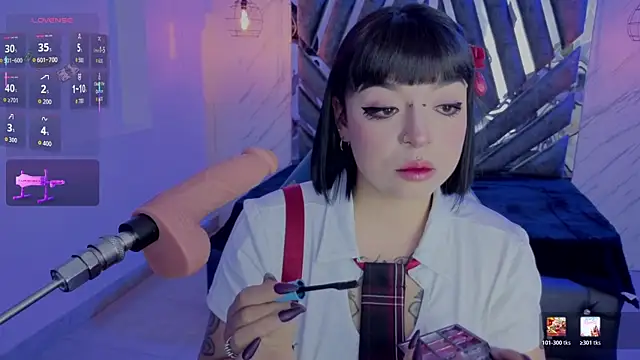 Snapshot of _Vermell_ chatting on February 19, 7:44 pm Vermell online show from February 19, 7:44 pm