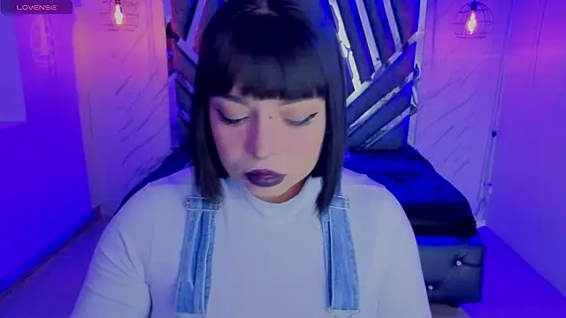 Snapshot of _Vermell_ chatting on February 5, 7:43 pm Vermell online show from February 5, 7:43 pm