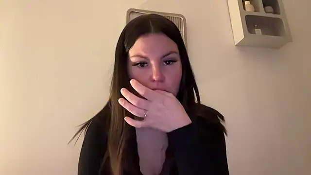 kiaraaaa75 online show from February 1, 6:17 pm