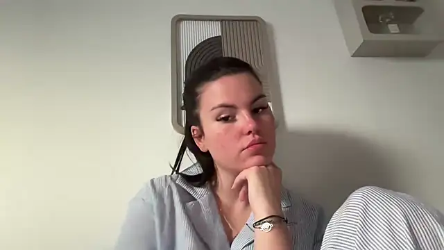 kiaraaaa75 online show from April 20, 6:20 pm