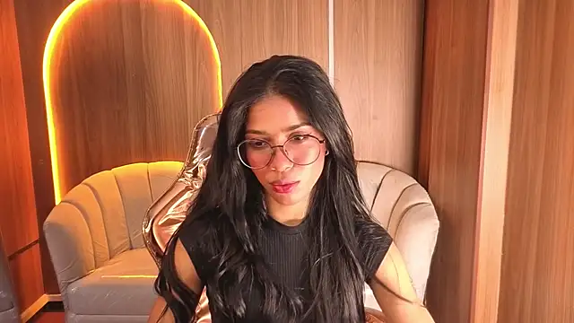 Alina b  online show from April 8, 8:10 pm