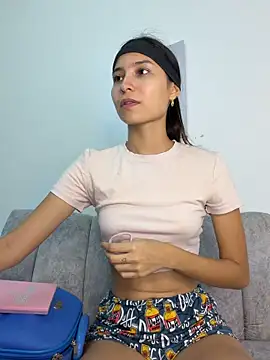 velvetluna  online show from April 30, 2:24 pm