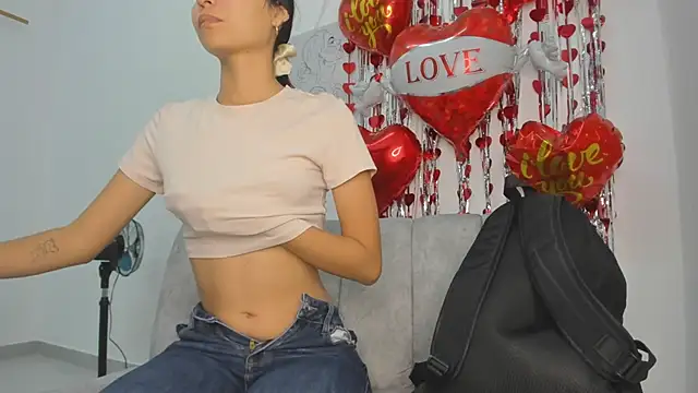 velvetluna  online show from February 20, 11:12 am