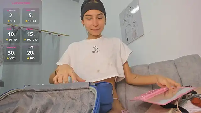 velvetluna  online show from May 8, 1:04 pm