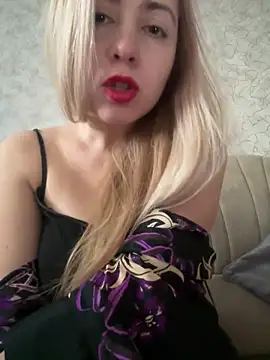 Snapshot of NikkiMis chatting on February 17, 8:22 am NikkiMis online show from February 17, 8:22 am