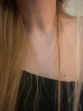 Snapshot of NikkiMis chatting on February 2, 11:42 am NikkiMis online show from February 2, 11:42 am