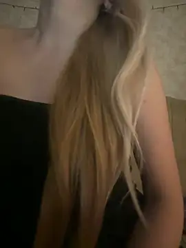 Snapshot of NikkiMis chatting on February 10, 9:58 pm NikkiMis online show from February 10, 9:58 pm