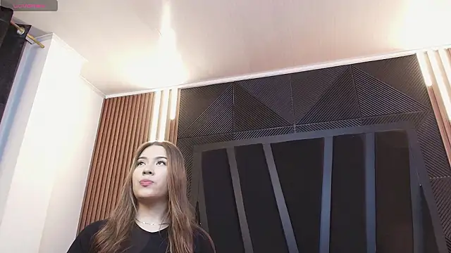 Hanna Becker  online show from March 4, 11:07 am