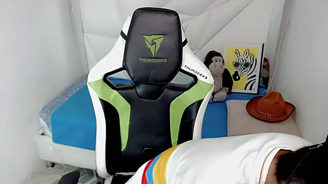 Black diamondd  online show from February 12, 1:22 pm