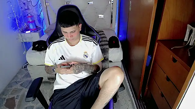 Black diamondd  online show from April 15, 4:55 pm