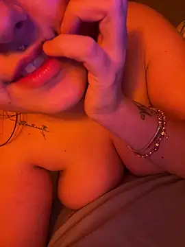 Snapshot of ladysofi02 chatting on February 27, 2:45 am ladysofi02 online show from February 27, 2:45 am