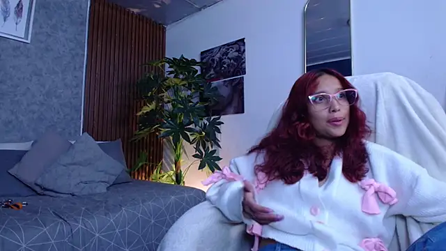 Snapshot of saphire_ chatting on February 11, 8:52 pm saphire online show from February 11, 8:52 pm