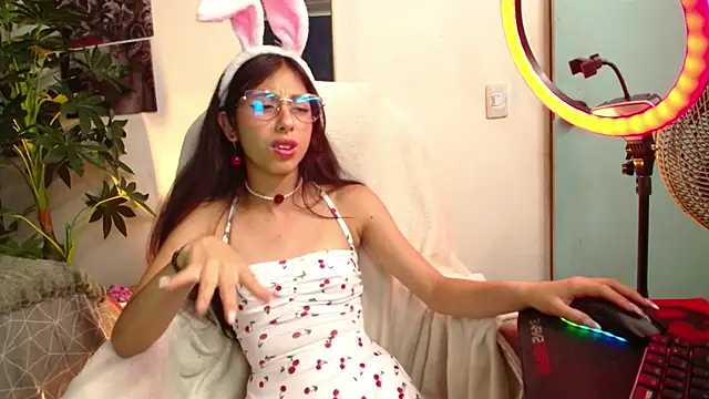 Snapshot of saphire_ chatting on February 14, 12:49 pm saphire online show from February 14, 12:49 pm