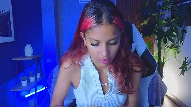 Snapshot of saphire_ chatting on June 22, 2:14 pm saphire online show from June 22, 2:14 pm