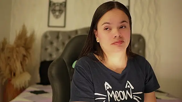 Snapshot of katt_eyes_ chatting on February 8, 1:42 pm katt eyes online show from February 8, 1:42 pm