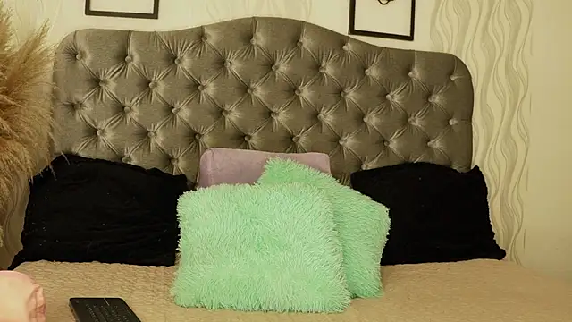 katt eyes  online show from March 20, 1:34 pm