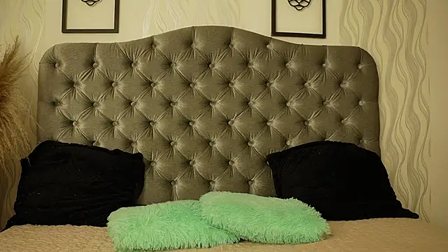 katt eyes  online show from March 12, 1:15 pm