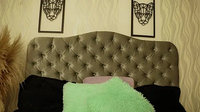 katt eyes  online show from March 6, 1:17 pm